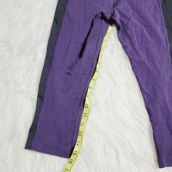 Nike Womens Purple Capri Crop Leggings - Picture 3 of 4